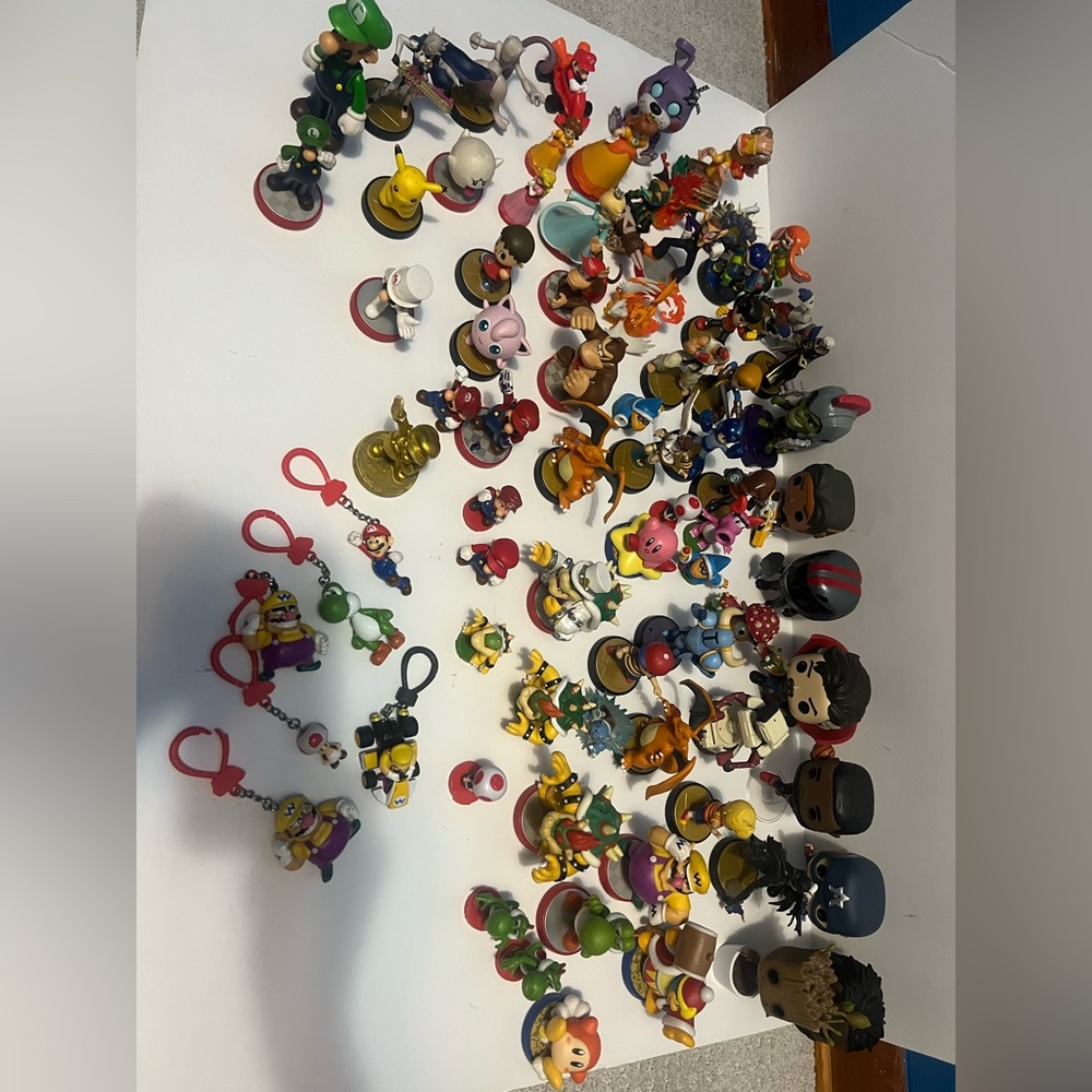 Pre owned.3 ammibo damaged. 80 piece. 2 or 3 pieces missing part.
